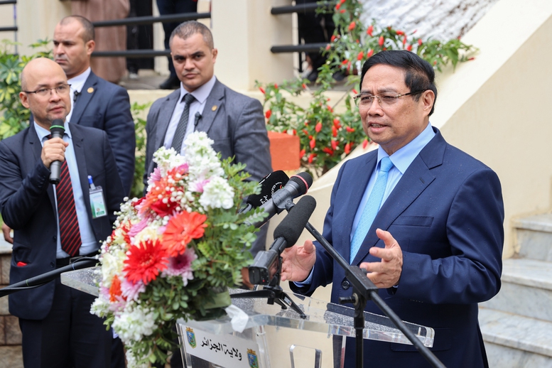 Thủ tướng thăm Đại lộ Hồ Chí Minh và khánh thành bia tưởng niệm Người tại Algeria- Ảnh 2.