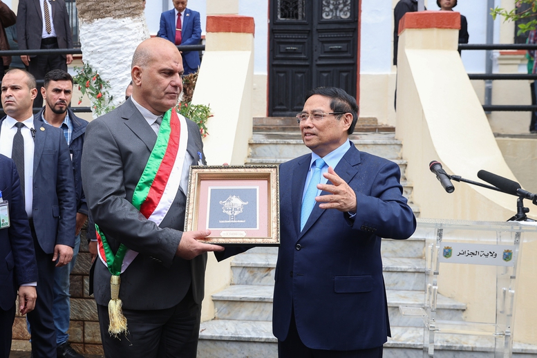 Thủ tướng thăm Đại lộ Hồ Chí Minh và khánh thành bia tưởng niệm Người tại Algeria- Ảnh 3.