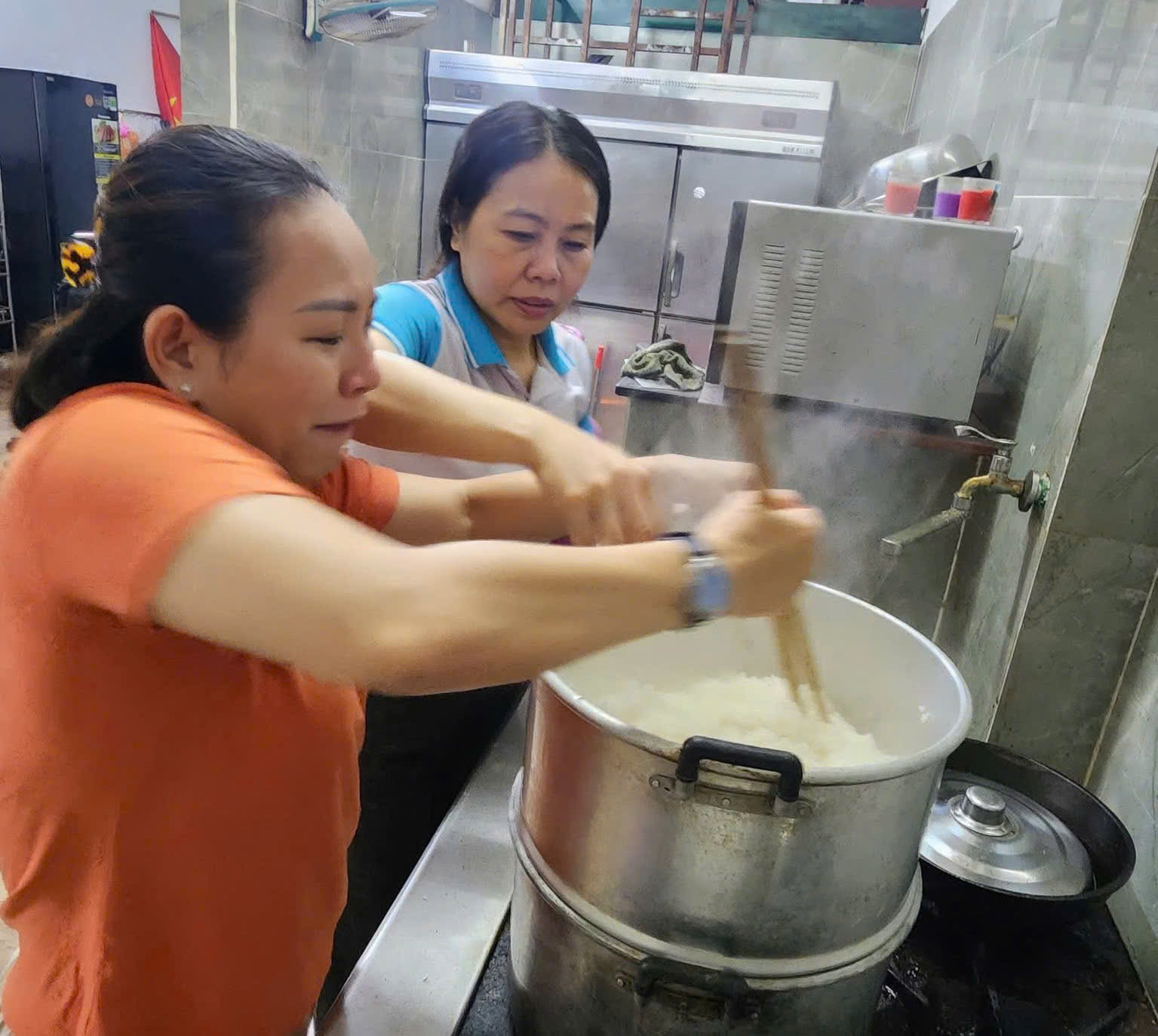 Các cấp Hội LHPN tỉnh Gia Lai khẩn trương hỗ trợ bà con vùng lũ- Ảnh 6. Các cấp Hội LHPN tỉnh Gia Lai khẩn trương hỗ trợ bà con vùng lũ- Ảnh 6.