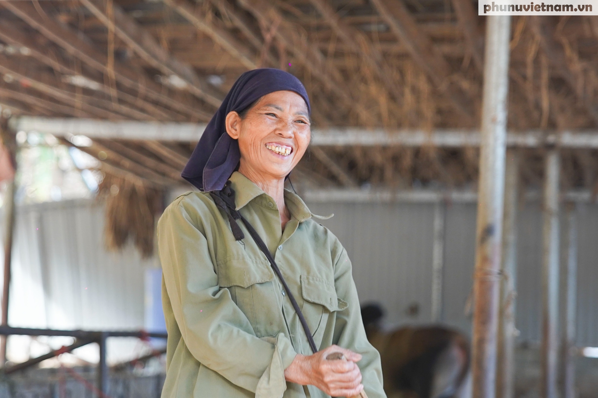 "Nhà nghỉ trâu bò" giữa đại ngàn và gánh mưu sinh của phụ nữ dân tộc- Ảnh 10.