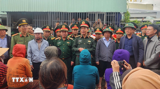 Đại tướng Phan Văn Giang thăm, động viên nhân dân vùng rốn lũ ở Gia Lai- Ảnh 2.