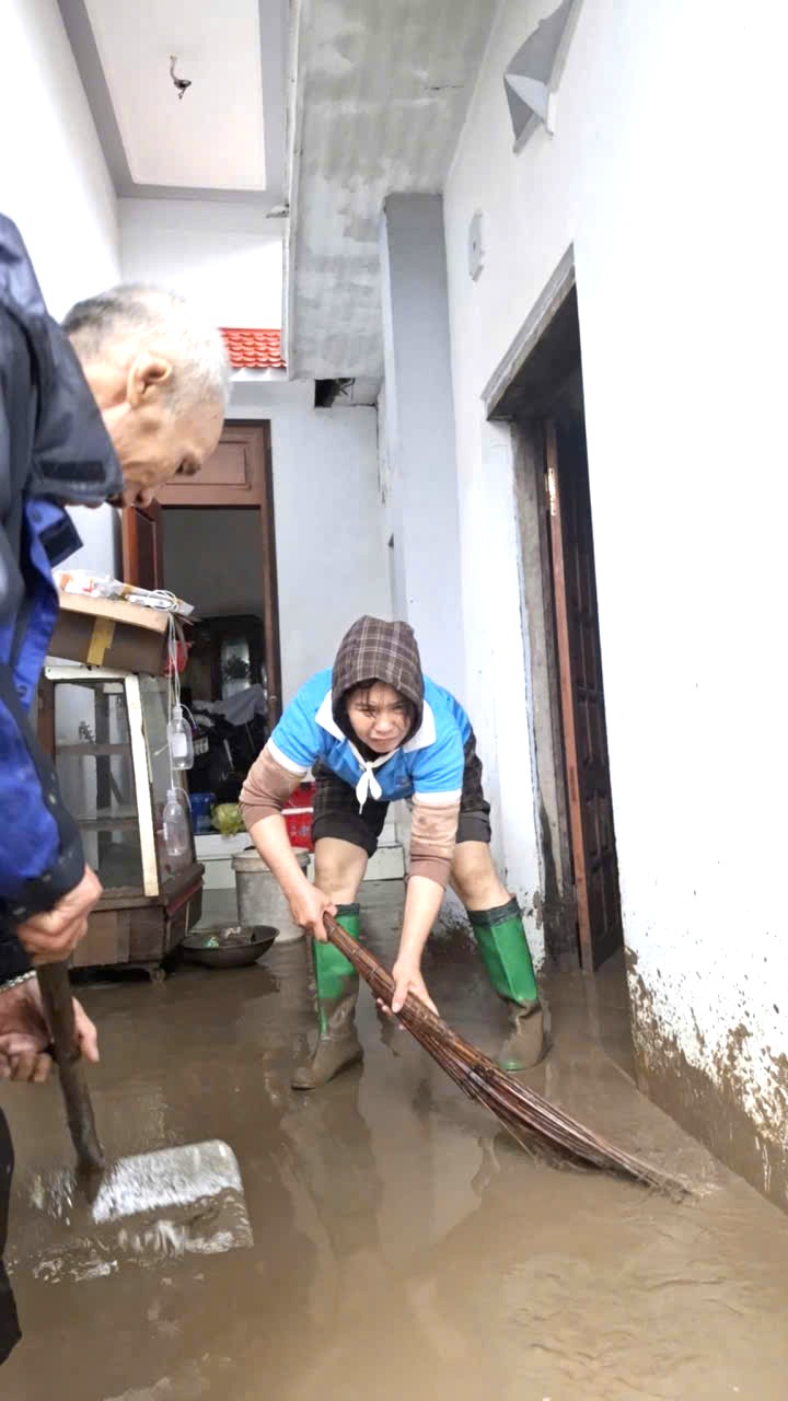 Đặc biệt quan tâm nhóm người dễ bị tổn thương trong công tác cứu trợ thiên tai- Ảnh 5. Đặc biệt quan tâm nhóm người dễ bị tổn thương trong công tác cứu trợ thiên tai- Ảnh 5.