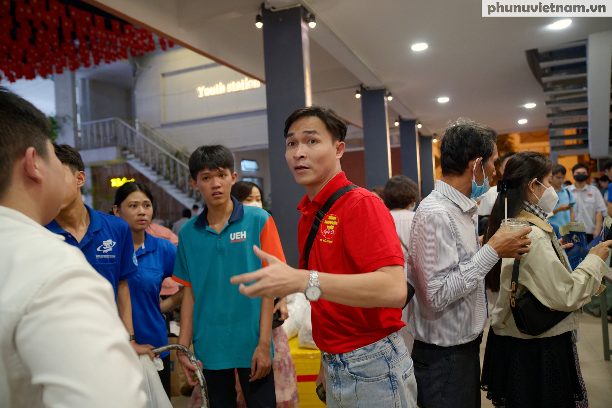 Hoa hậu Du lịch Quốc tế Hoàng Hương Ly cùng thanh niên TPHCM hướng về miền Trung bị ảnh hưởng bão lũ- Ảnh 10.