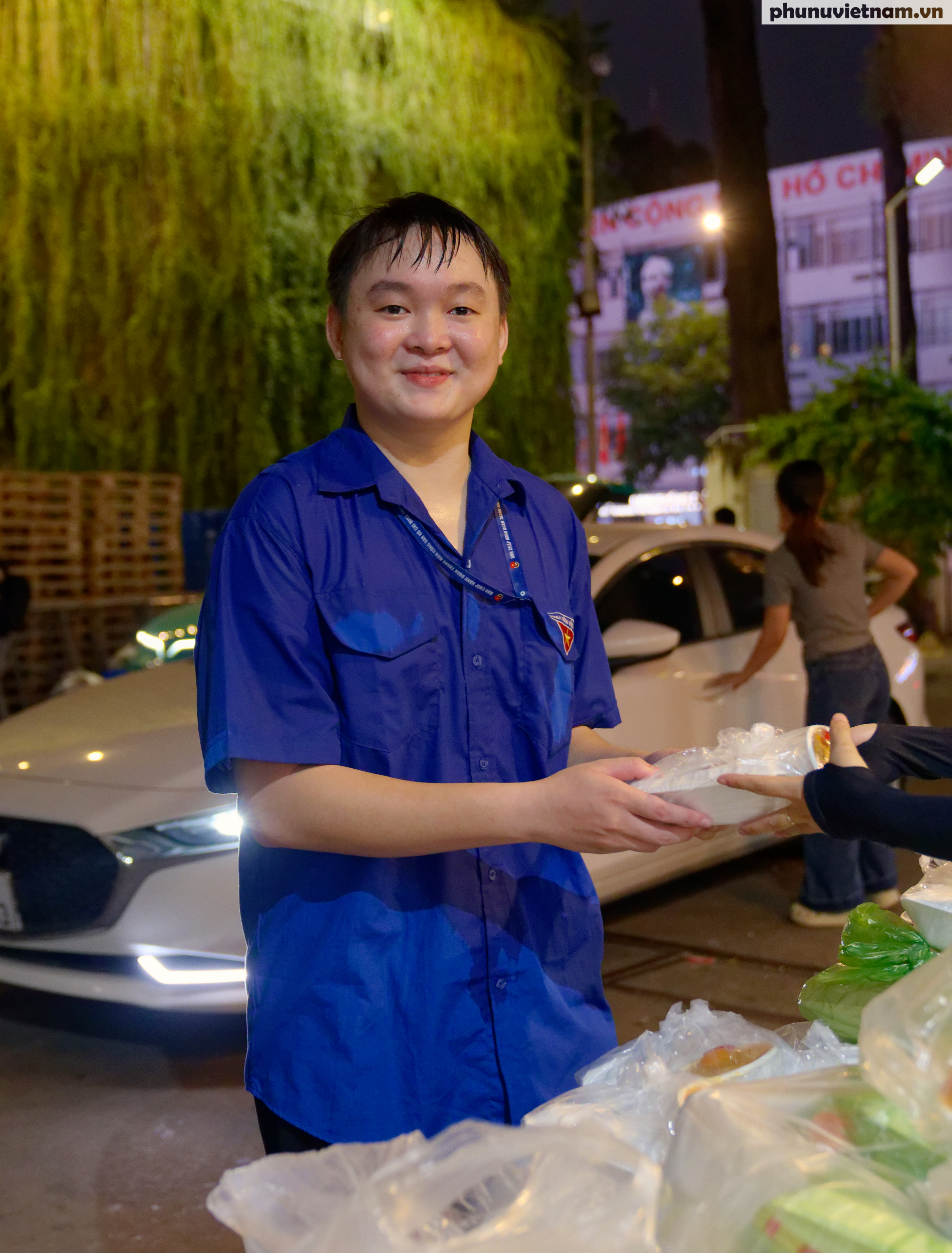 Hoa hậu Du lịch Quốc tế Hoàng Hương Ly cùng thanh niên TPHCM hướng về miền Trung bị ảnh hưởng bão lũ- Ảnh 15.