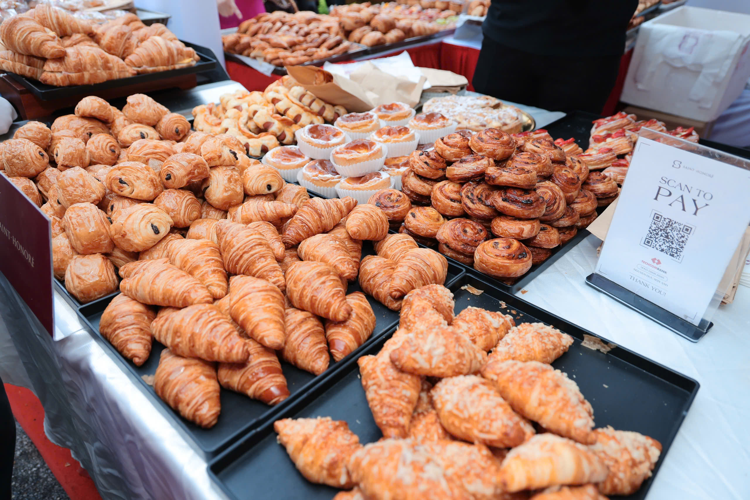 Phó Chủ tịch Hà Thị Nga kêu gọi ủng hộ đồng bào vùng lũ tại Liên hoan Văn hóa Ẩm thực Quốc tế 2025- Ảnh 6. Phó Chủ tịch Hà Thị Nga kêu gọi ủng hộ đồng bào vùng lũ tại Liên hoan Văn hóa Ẩm thực Quốc tế 2025- Ảnh 6.