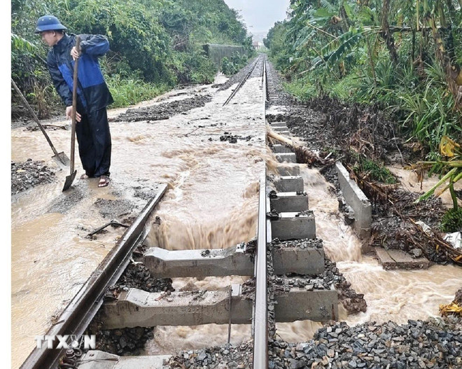 Huy động tối đa mọi nguồn lực khắc phục hậu quả thiên tai tại miền Trung- Ảnh 1.