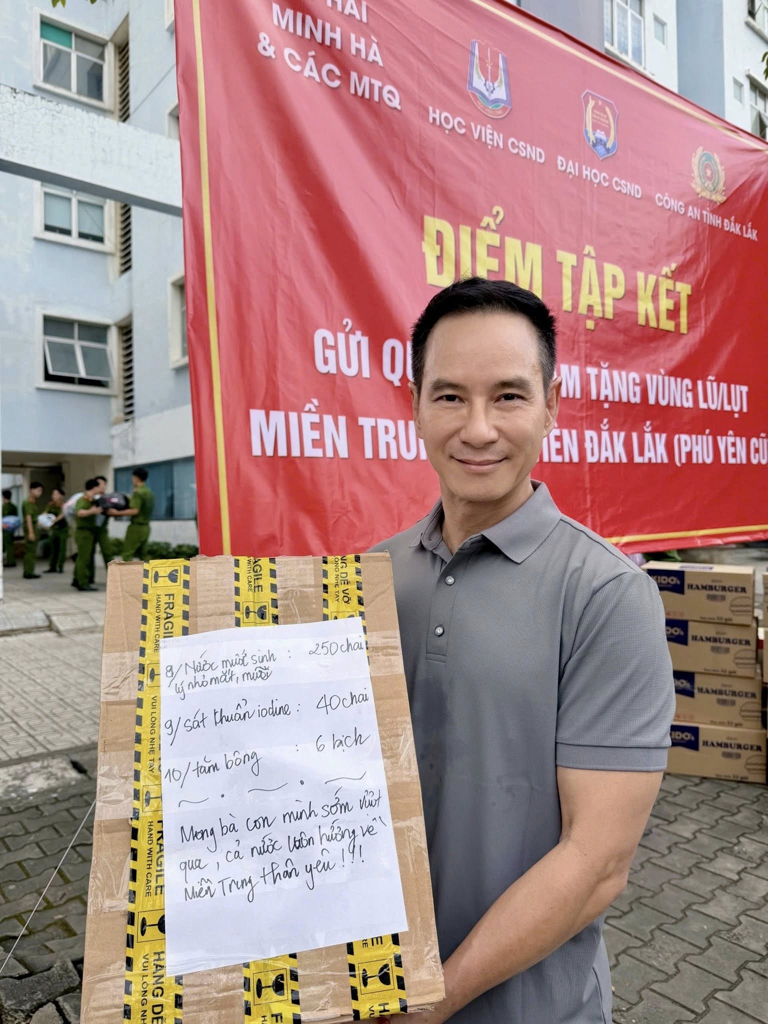 Nghệ sĩ hướng về tâm lũ miền Trung - Tây Nguyên- Ảnh 1. Nghệ sĩ hướng về tâm lũ miền Trung - Tây Nguyên- Ảnh 1.