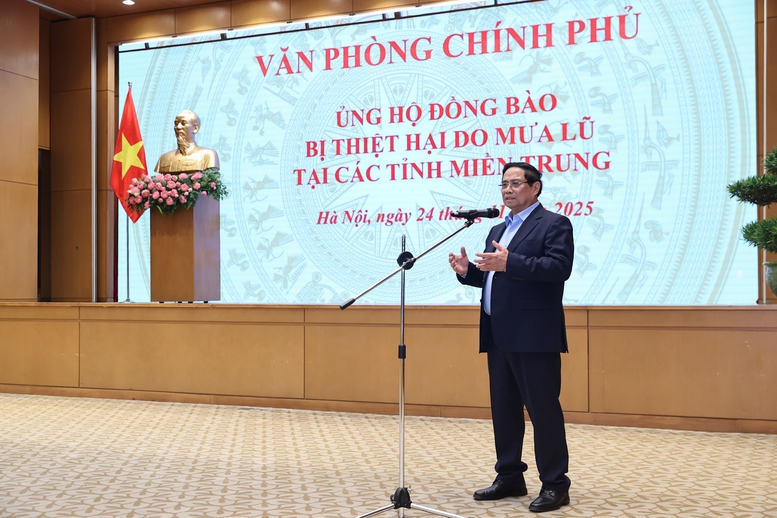 Thủ tướng Phạm Minh Chính cùng lãnh đạo Chính phủ và tập thể VPCP ủng hộ đồng bào vùng thiên tai- Ảnh 2.