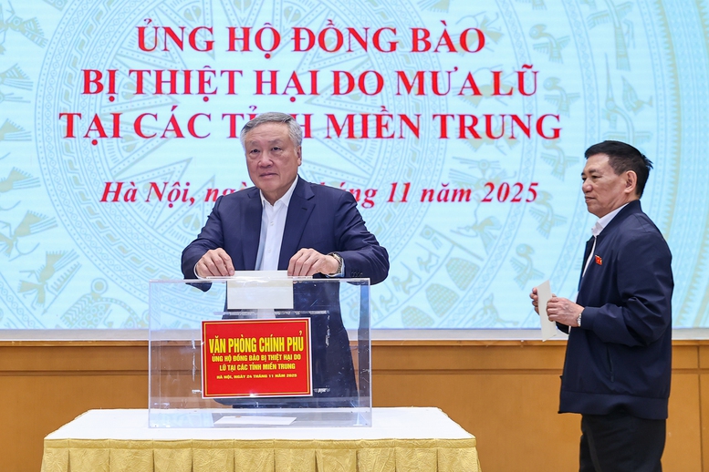 Thủ tướng Phạm Minh Chính cùng lãnh đạo Chính phủ và tập thể VPCP ủng hộ đồng bào vùng thiên tai- Ảnh 3.