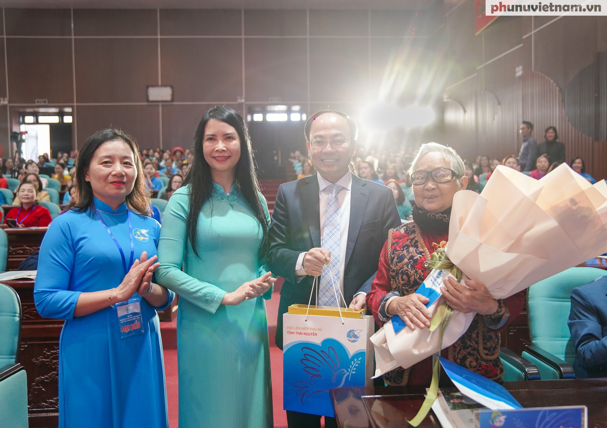 Các cấp Hội LHPN Thái Nguyên cần đặt phụ nữ ở vị trí trung tâm, bứt phá chuyển đổi số- Ảnh 7.