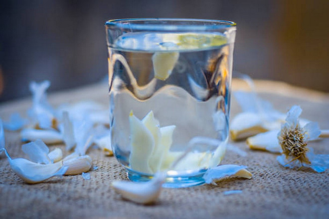 6 loại nước uống tự làm tại nhà giúp giảm đau rát khi viêm họng- Ảnh 2.