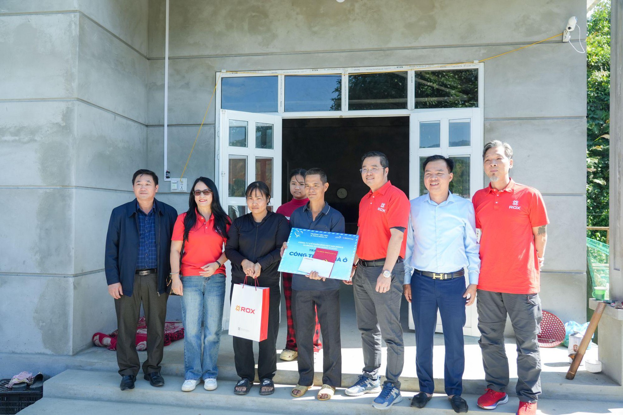 Chung tay dựng mái ấm cho gia đình khó khăn ở Lào Cai- Ảnh 3. Chung tay dựng mái ấm cho gia đình khó khăn ở Lào Cai- Ảnh 3.