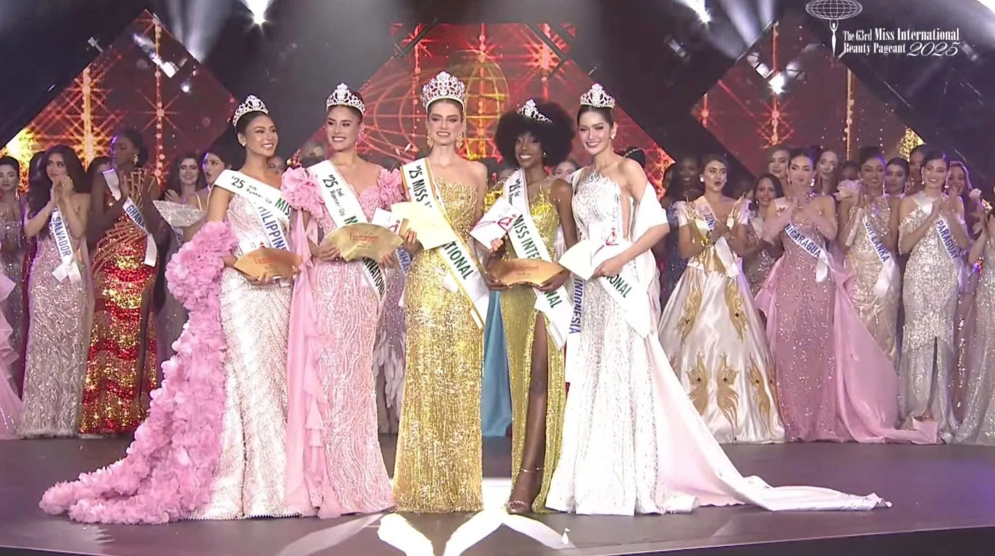 Người đẹp Colombia đăng quang Miss International 2025, Kiều Duy trượt Top 20- Ảnh 2. Người đẹp Colombia đăng quang Miss International 2025, Kiều Duy trượt Top 20- Ảnh 2.