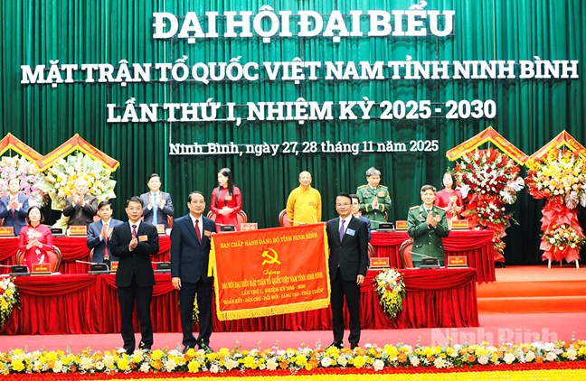 Ông Mai Văn Tuất tái cử giữ chức Chủ tịch Ủy ban MTTQ Việt Nam tỉnh Ninh Bình- Ảnh 9.