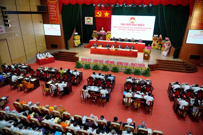 Bà Trần Thị Thanh Hương tái đắc cử Chủ tịch Ủy ban MTTQ Việt Nam tỉnh An Giang- Ảnh 1.