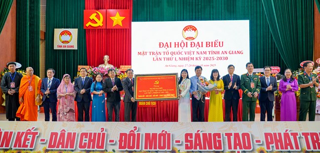 Bà Trần Thị Thanh Hương tái đắc cử Chủ tịch Ủy ban MTTQ Việt Nam tỉnh An Giang- Ảnh 3.