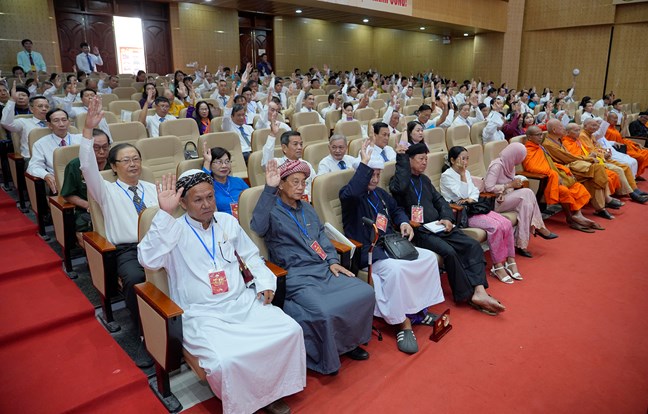 Bà Trần Thị Thanh Hương tái đắc cử Chủ tịch Ủy ban MTTQ Việt Nam tỉnh An Giang- Ảnh 6.