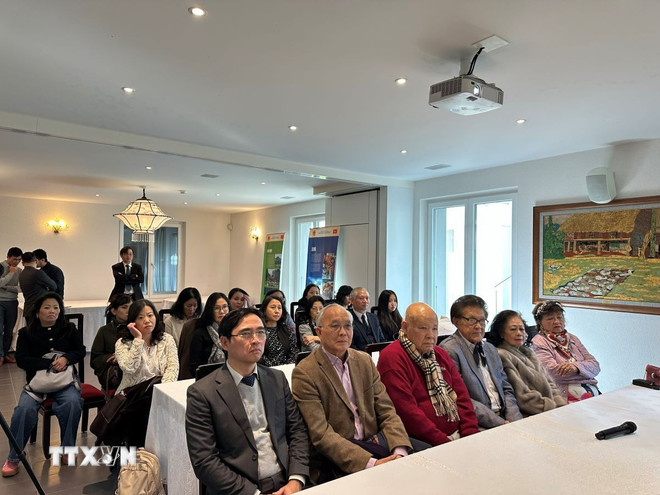 Cộng đồng người Việt tại Thụy Sĩ quyên góp ủng hộ đồng bào miền Trung-Tây Nguyên- Ảnh 1.