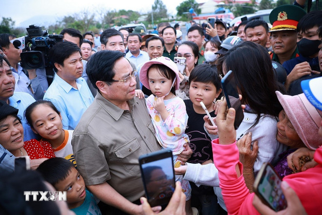 Thủ tướng yêu cầu phát động chiến dịch thần tốc xây sửa nhà cho người dân- Ảnh 3.