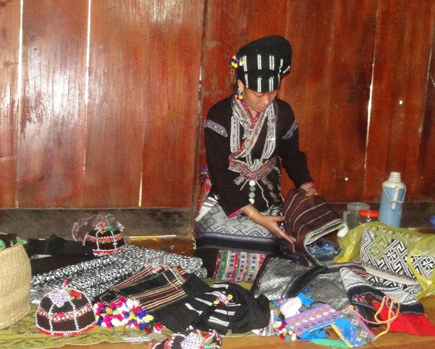 Lai Châu: Phụ nữ dân tộc Lự tham gia OCOP với sản phẩm văn hóa truyền thống- Ảnh 1.