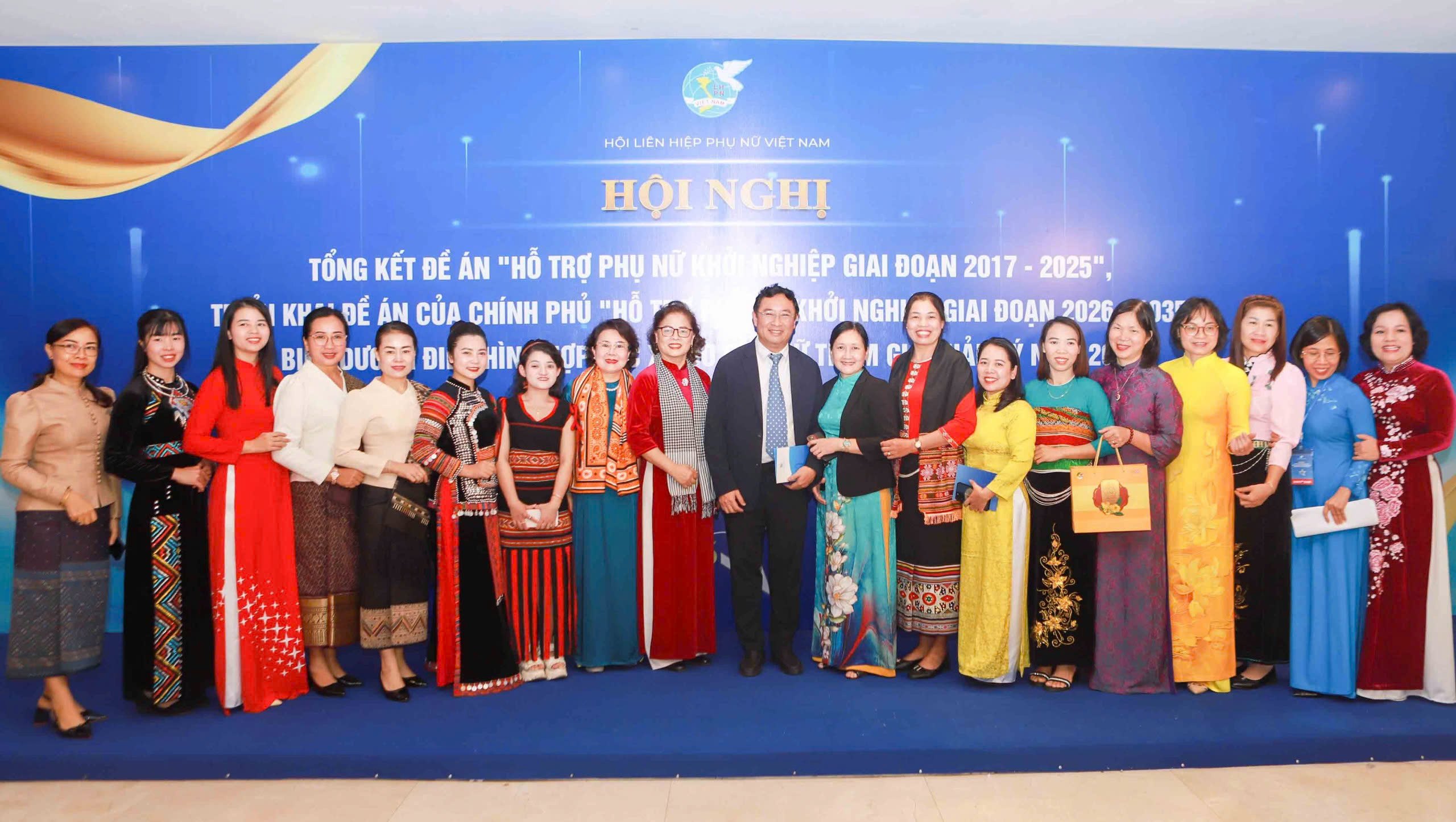 Phụ nữ Việt Nam phát huy tinh thần "3 tiên phong", "5 làm chủ" trong khởi nghiệp sáng tạo - Ảnh 4. Phụ nữ Việt Nam phát huy tinh thần "3 tiên phong", "5 làm chủ" trong khởi nghiệp sáng tạo - Ảnh 4.