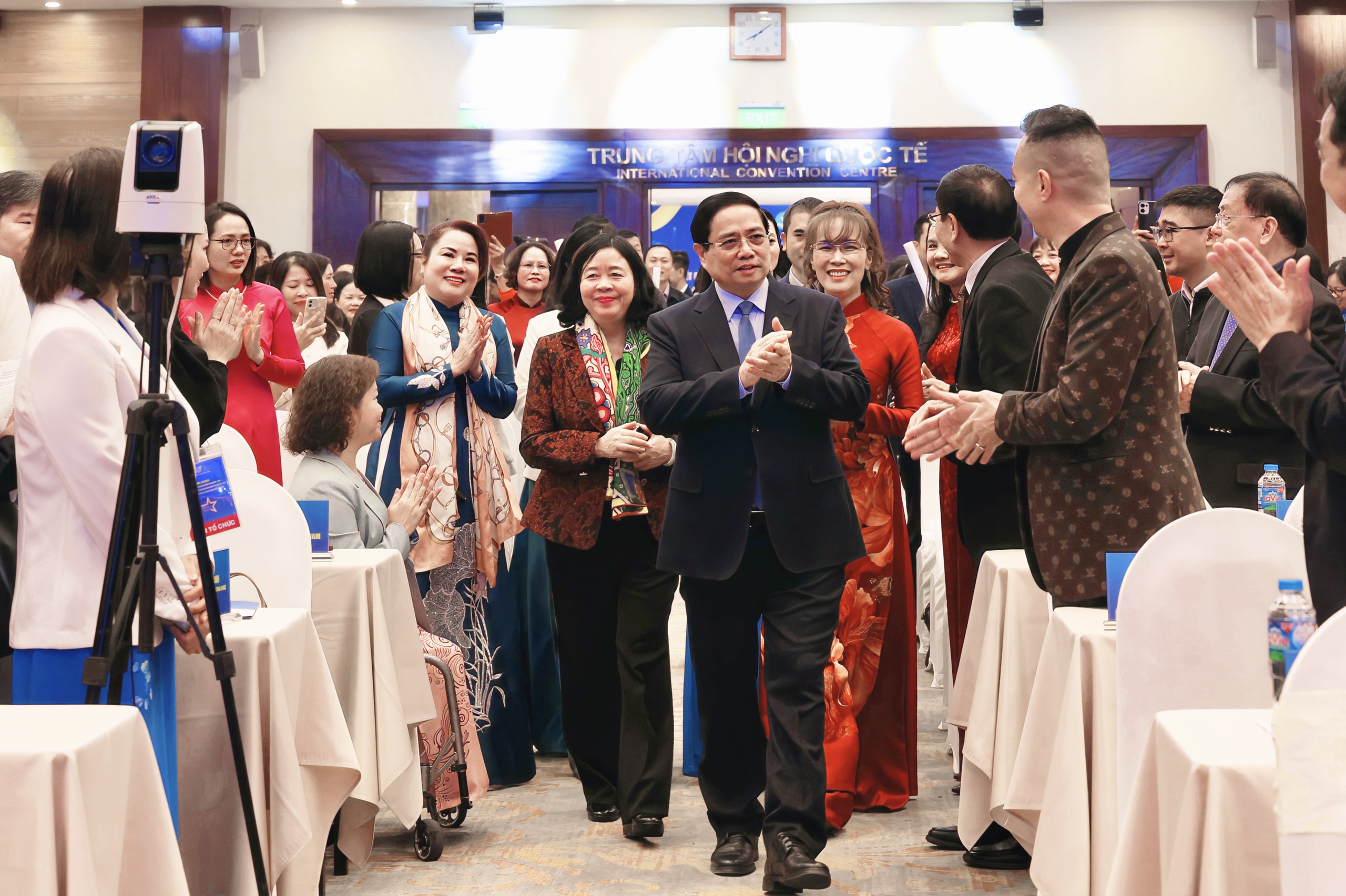 Thủ tướng Chính phủ bấm nút triển khai Đề án Hỗ trợ phụ nữ khởi nghiệp giai đoạn 2026 - 2035- Ảnh 1.