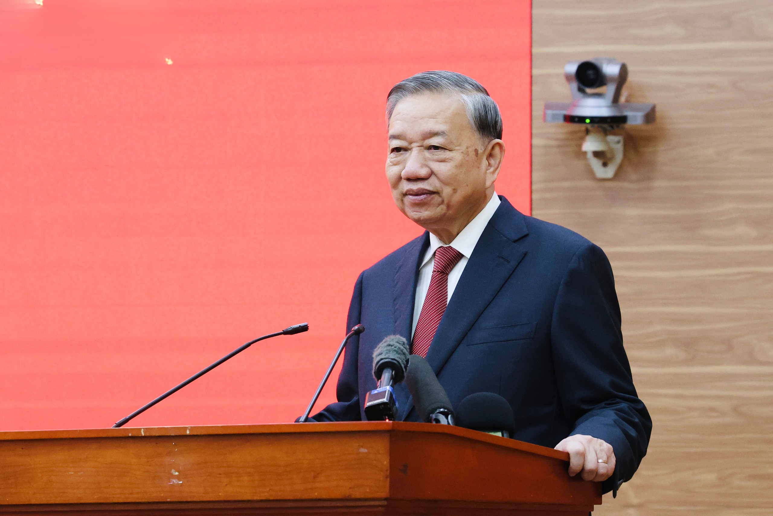 Bà Bùi Thị Minh Hoài giữ chức Bí thư Đảng ủy Mặt trận Tổ quốc, các đoàn thể Trung ương- Ảnh 4. Bà Bùi Thị Minh Hoài giữ chức Bí thư Đảng ủy Mặt trận Tổ quốc, các đoàn thể Trung ương- Ảnh 4.