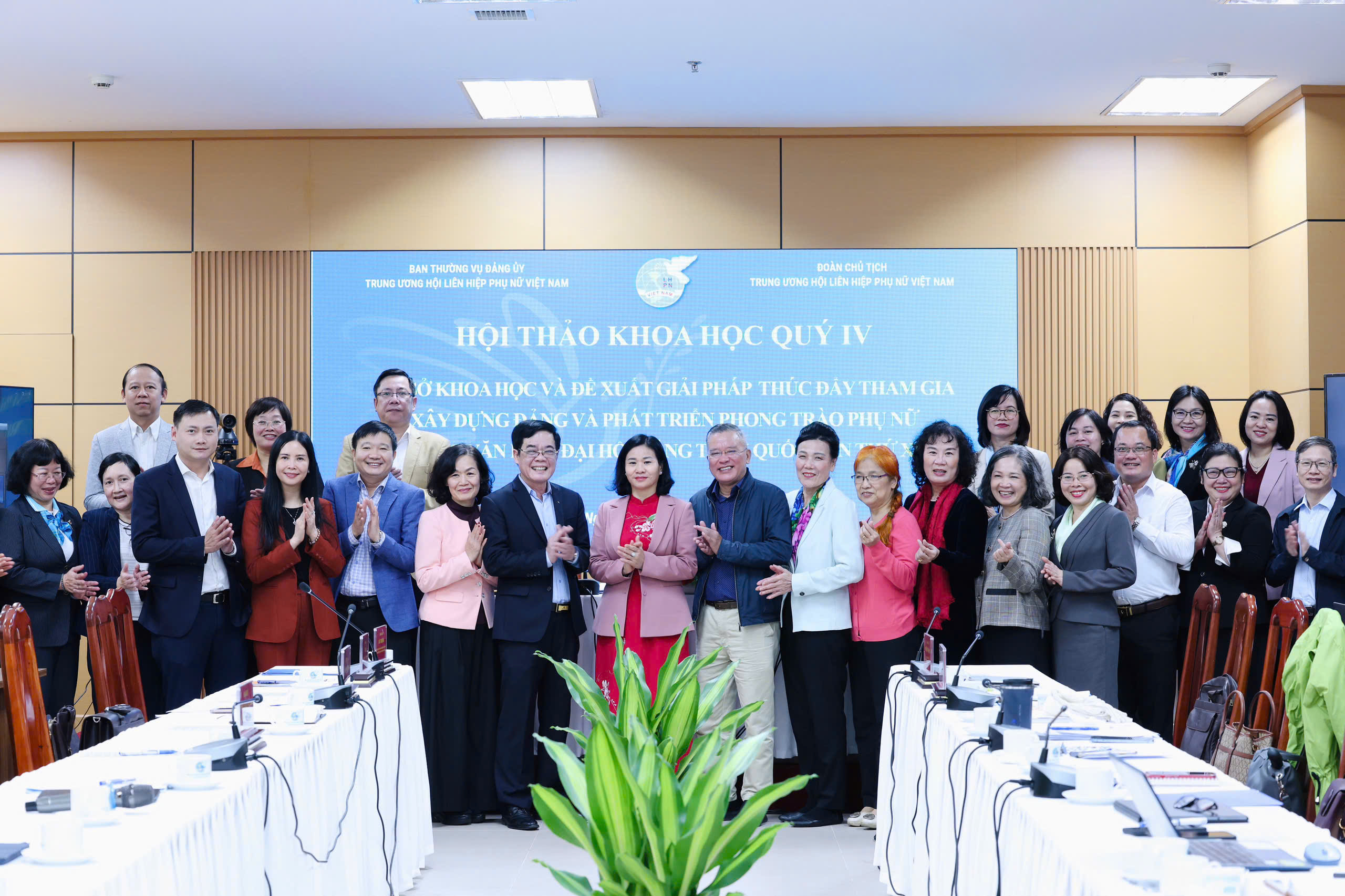 Đề xuất đưa các nội dung về bình đẳng giới và trao quyền cho phụ nữ vào văn kiện Đại hội Đảng XIV- Ảnh 2.