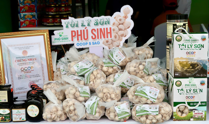 "Nhạc trưởng" đưa sản phẩm khu vực miền núi, vùng sâu, vùng xa và hải đảo tỏa sáng- Ảnh 5. "Nhạc trưởng" đưa sản phẩm khu vực miền núi, vùng sâu, vùng xa và hải đảo tỏa sáng- Ảnh 5.