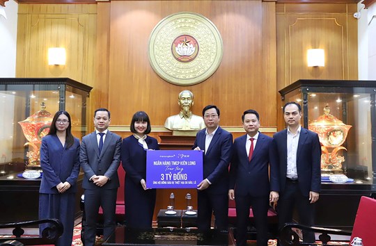 Trên 1.185,62 tỷ đồng đăng ký ủng hộ thông qua tài khoản của Ban Vận động cứu trợ Trung ương- Ảnh 1.