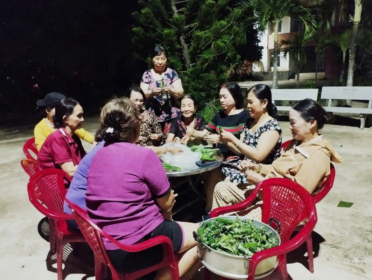 Các cấp Hội phụ nữ Đắk Lắk khẩn trương ứng phó với bão số 13- Ảnh 1. Các cấp Hội phụ nữ Đắk Lắk khẩn trương ứng phó với bão số 13- Ảnh 1.