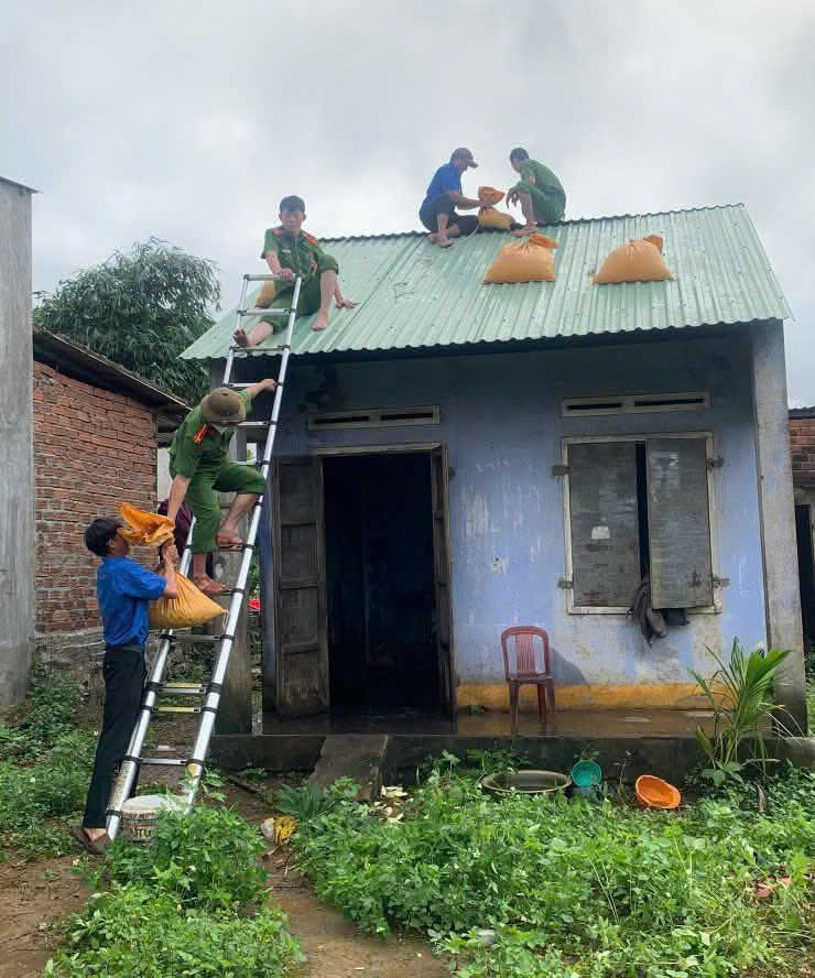 Các cấp Hội phụ nữ Đắk Lắk khẩn trương ứng phó với bão số 13- Ảnh 6. Các cấp Hội phụ nữ Đắk Lắk khẩn trương ứng phó với bão số 13- Ảnh 6.