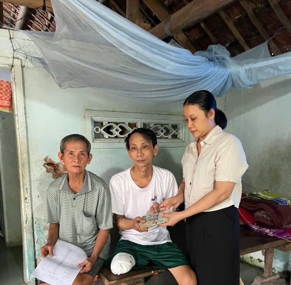 Các cấp Hội phụ nữ Đắk Lắk khẩn trương ứng phó với bão số 13- Ảnh 4. Các cấp Hội phụ nữ Đắk Lắk khẩn trương ứng phó với bão số 13- Ảnh 4.