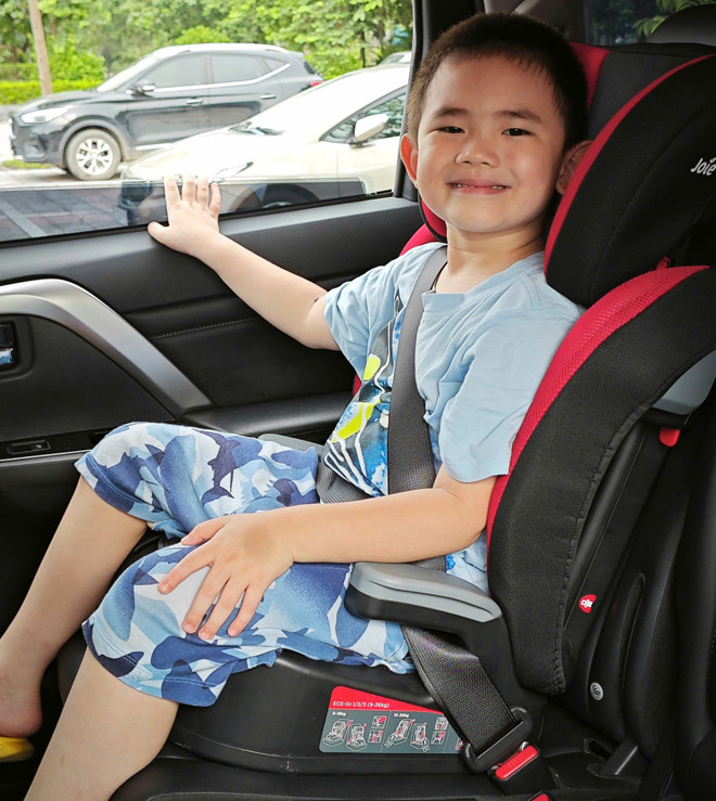 Phạt tới 1 triệu đồng nếu không có ghế an toàn khi chở trẻ em trên xe ôtô- Ảnh 1.