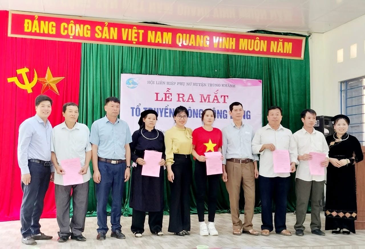Cao Bằng: Giảm nghèo thông tin nhờ phụ nữ dám nói, đàn ông chịu nghe, cả thôn xóm cùng trao đổi- Ảnh 2. Cao Bằng: Giảm nghèo thông tin nhờ phụ nữ dám nói, đàn ông chịu nghe, cả thôn xóm cùng trao đổi- Ảnh 2.