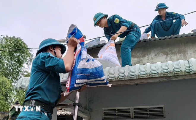 Các địa phương khẩn trương phòng chống bão số 13- Ảnh 1.