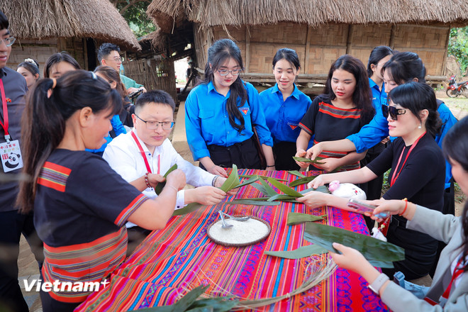 CPI tháng 10: Thực phẩm tăng giá do mưa lũ, giáo dục và vàng cũng "nóng" lên- Ảnh 2.