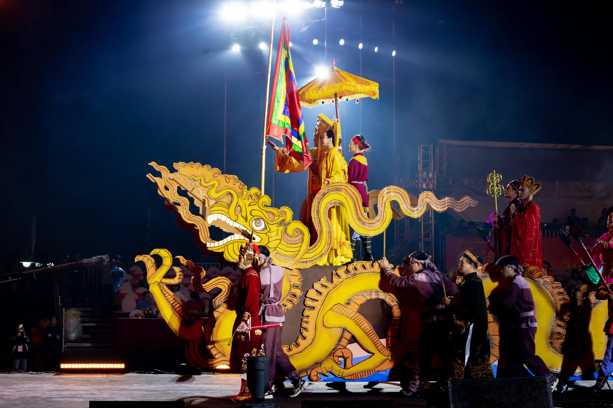 Rực rỡ đêm khai mạc Festival Thăng Long - Hà Nội 2025- Ảnh 7. Rực rỡ đêm khai mạc Festival Thăng Long - Hà Nội 2025- Ảnh 7.