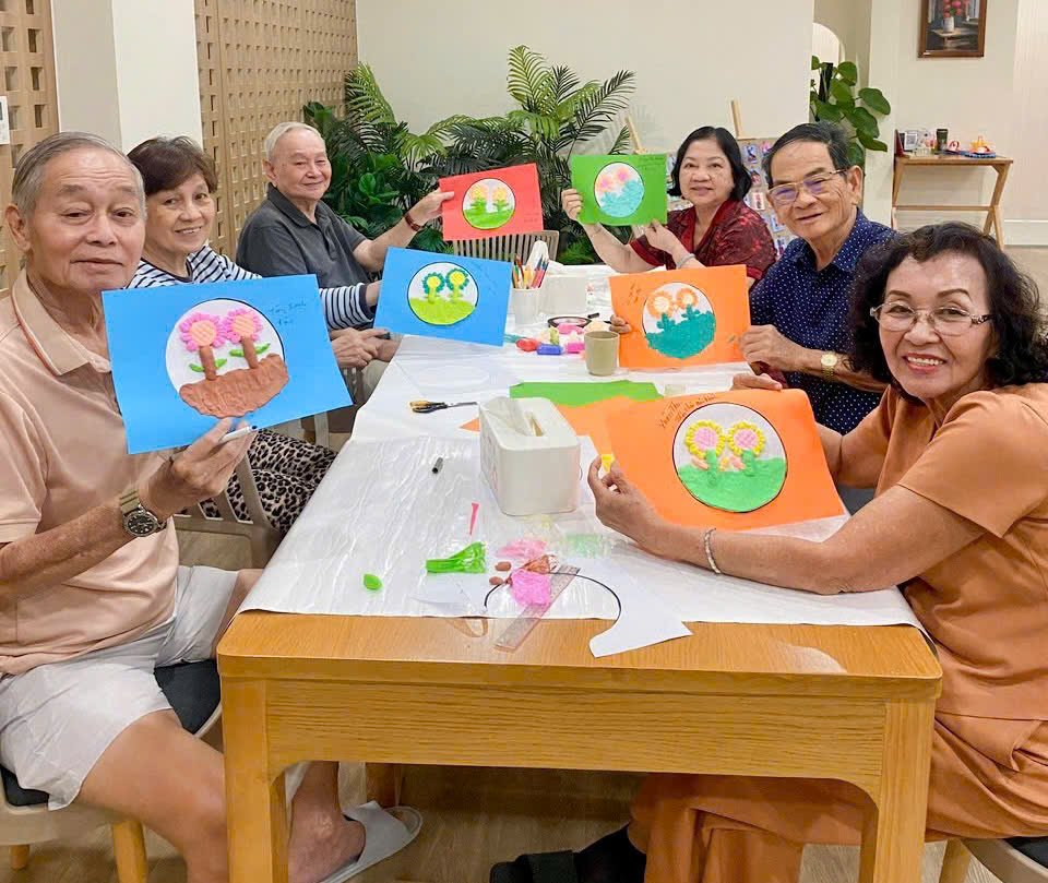 Bán trú "sáng đi - chiều về" giải bài toán “già hóa trong cô đơn”- Ảnh 1. Bán trú "sáng đi - chiều về" giải bài toán “già hóa trong cô đơn”- Ảnh 1.