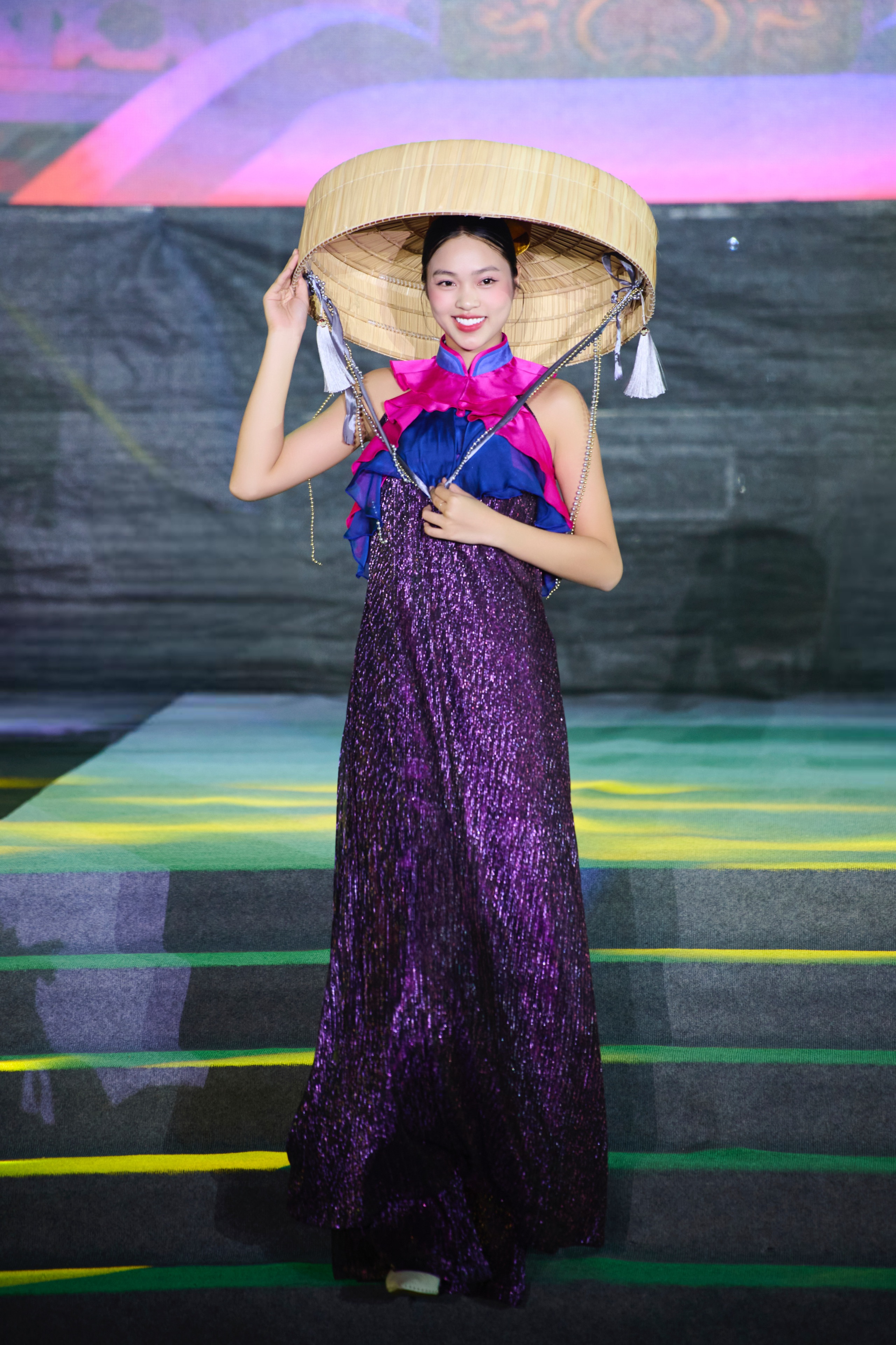 Lễ hội Áo dài Du lịch Hà Nội 2025: Bộ sưu tập từ nguồn cảm hứng ánh trăng, lụa tơ tằm- Ảnh 3. Lễ hội Áo dài Du lịch Hà Nội 2025: Bộ sưu tập từ nguồn cảm hứng ánh trăng, lụa tơ tằm- Ảnh 3.