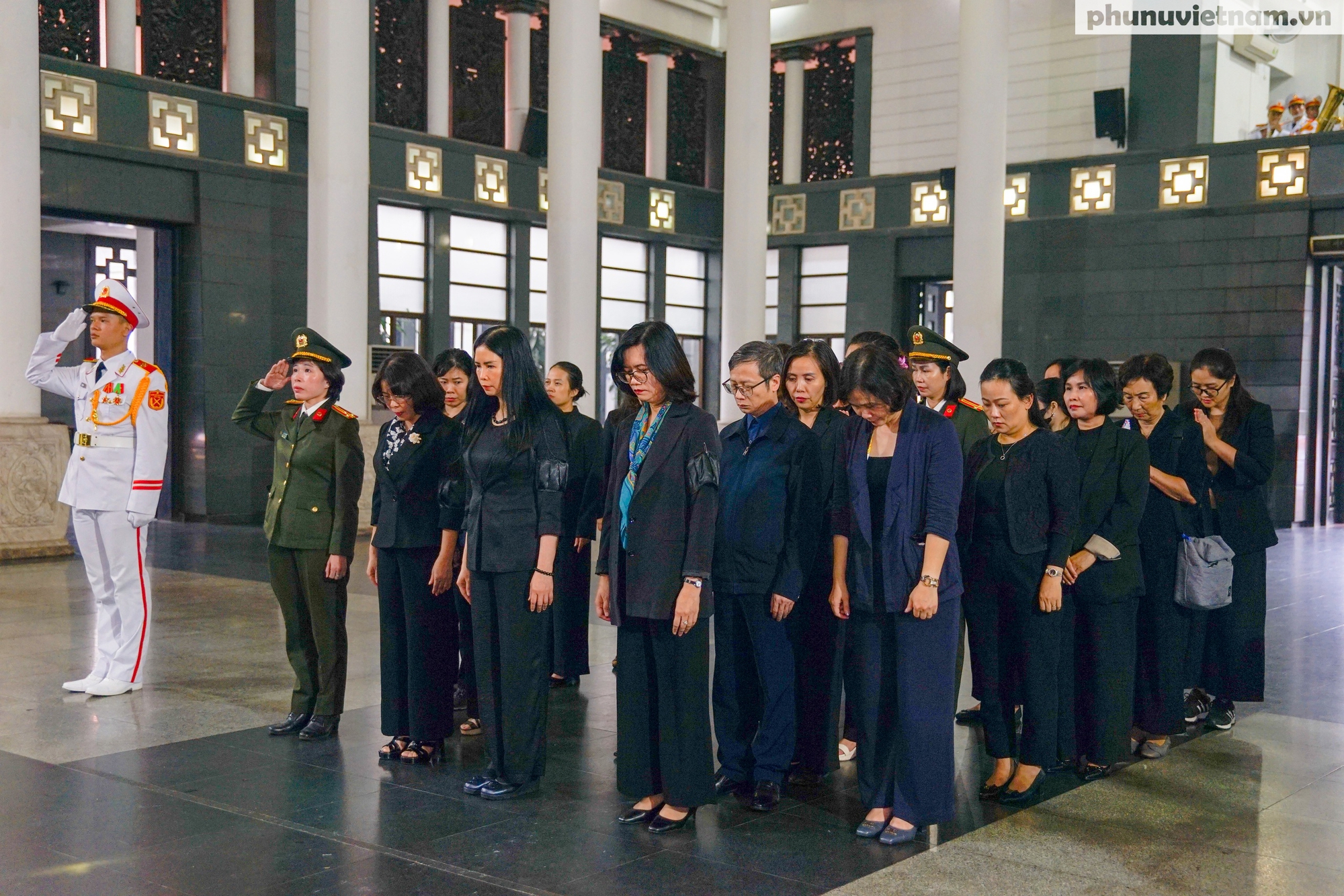 Trang nghiêm, xúc động Lễ tang Anh hùng Lực lượng Vũ trang Nhân dân Trương Thị Khuê- Ảnh 5. Trang nghiêm, xúc động Lễ tang Anh hùng Lực lượng Vũ trang Nhân dân Trương Thị Khuê- Ảnh 5.
