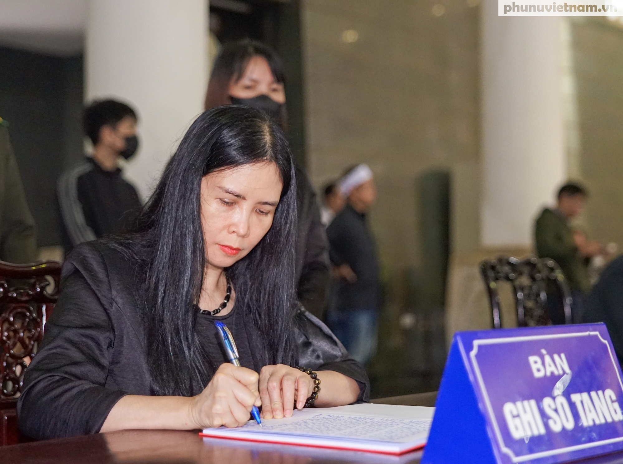 Trang nghiêm, xúc động Lễ tang Anh hùng Lực lượng Vũ trang Nhân dân Trương Thị Khuê- Ảnh 6. Trang nghiêm, xúc động Lễ tang Anh hùng Lực lượng Vũ trang Nhân dân Trương Thị Khuê- Ảnh 6.