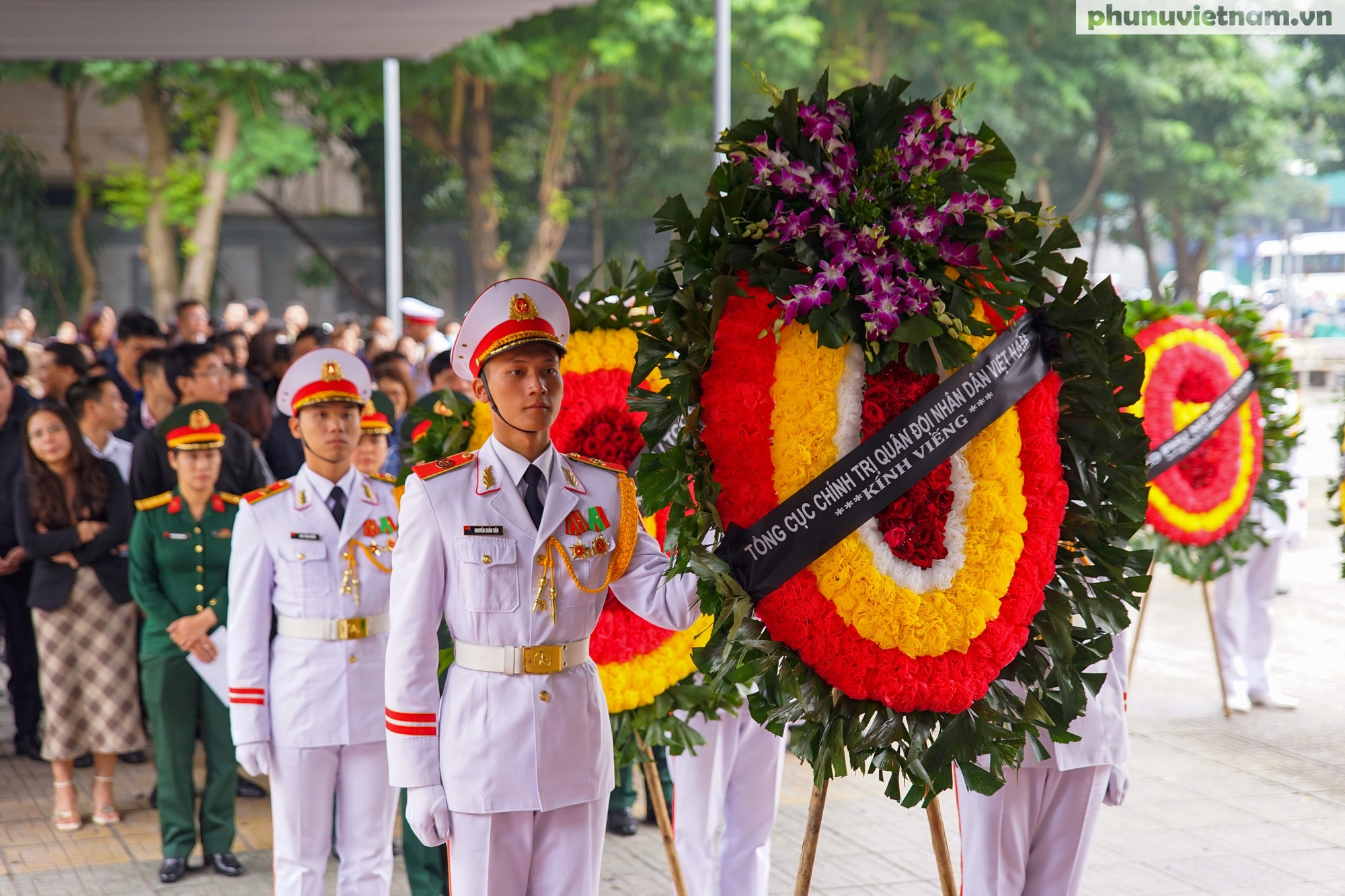 Trang nghiêm, xúc động Lễ tang Anh hùng Lực lượng Vũ trang Nhân dân Trương Thị Khuê- Ảnh 9. Trang nghiêm, xúc động Lễ tang Anh hùng Lực lượng Vũ trang Nhân dân Trương Thị Khuê- Ảnh 9.