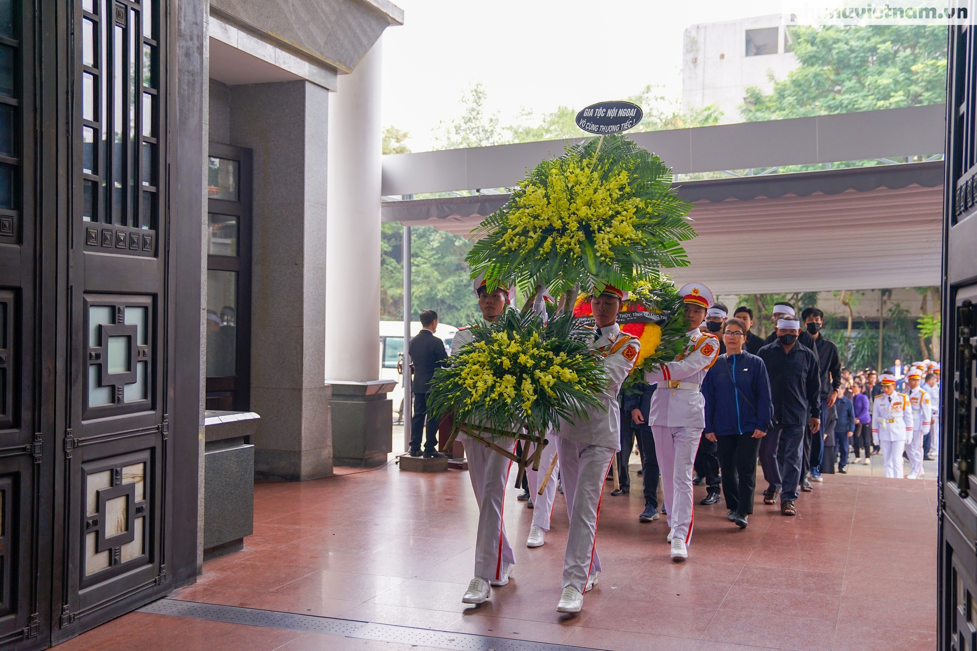 Trang nghiêm, xúc động Lễ tang Anh hùng Lực lượng Vũ trang Nhân dân Trương Thị Khuê- Ảnh 12. Trang nghiêm, xúc động Lễ tang Anh hùng Lực lượng Vũ trang Nhân dân Trương Thị Khuê- Ảnh 12.