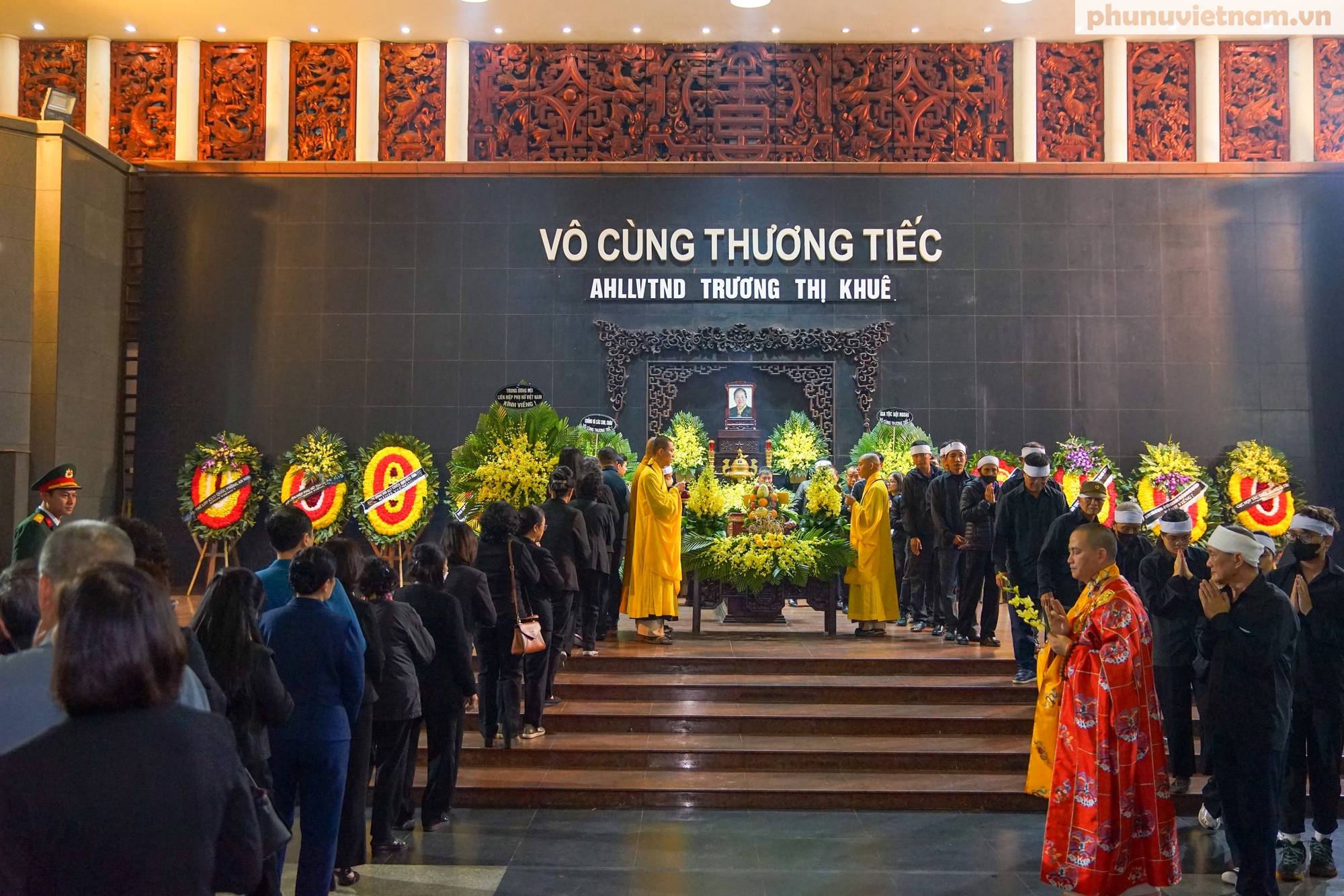Trang nghiêm, xúc động Lễ tang Anh hùng Lực lượng Vũ trang Nhân dân Trương Thị Khuê- Ảnh 15. Trang nghiêm, xúc động Lễ tang Anh hùng Lực lượng Vũ trang Nhân dân Trương Thị Khuê- Ảnh 15.