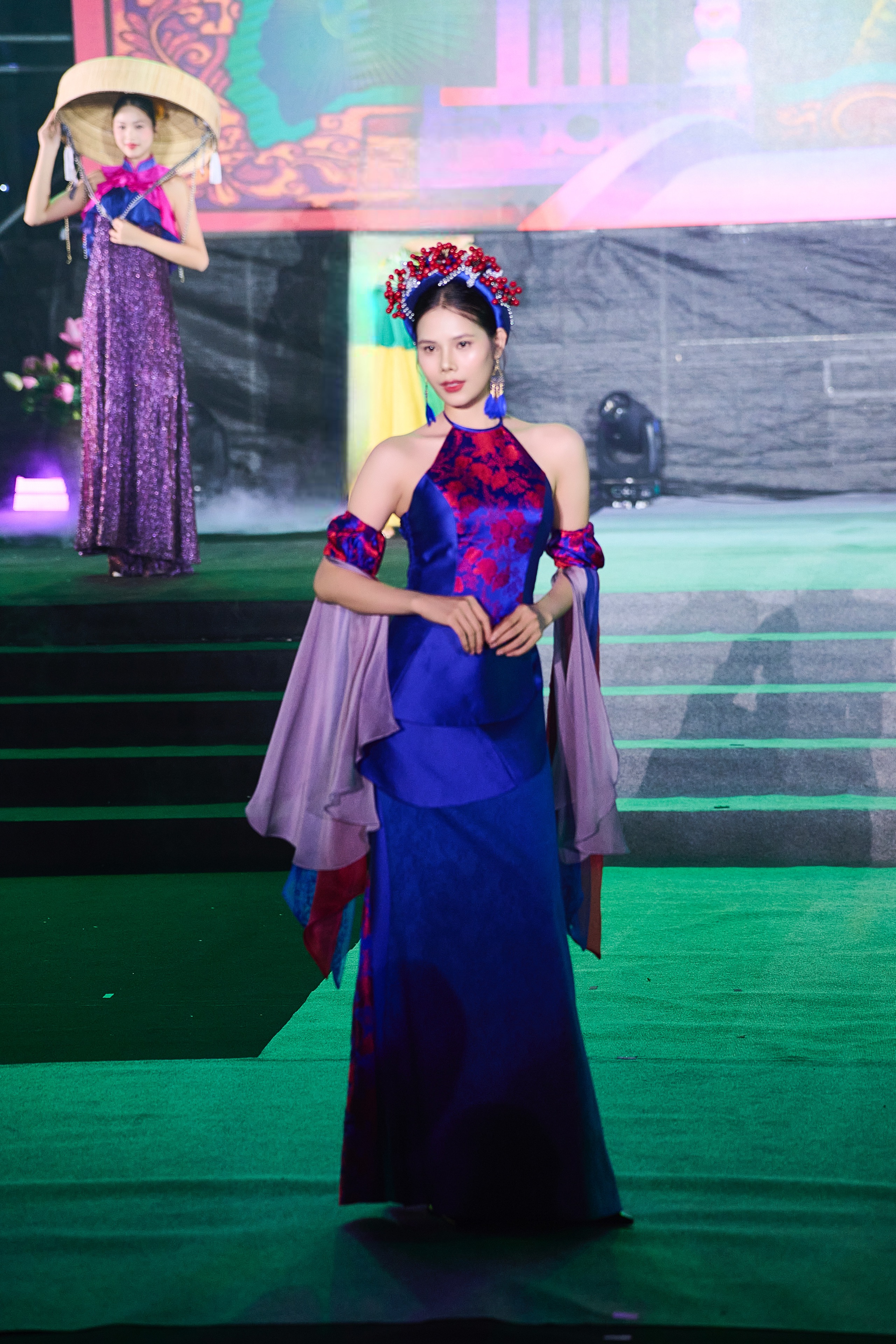 Lễ hội Áo dài Du lịch Hà Nội 2025: Bộ sưu tập từ nguồn cảm hứng ánh trăng, lụa tơ tằm- Ảnh 4. Lễ hội Áo dài Du lịch Hà Nội 2025: Bộ sưu tập từ nguồn cảm hứng ánh trăng, lụa tơ tằm- Ảnh 4.