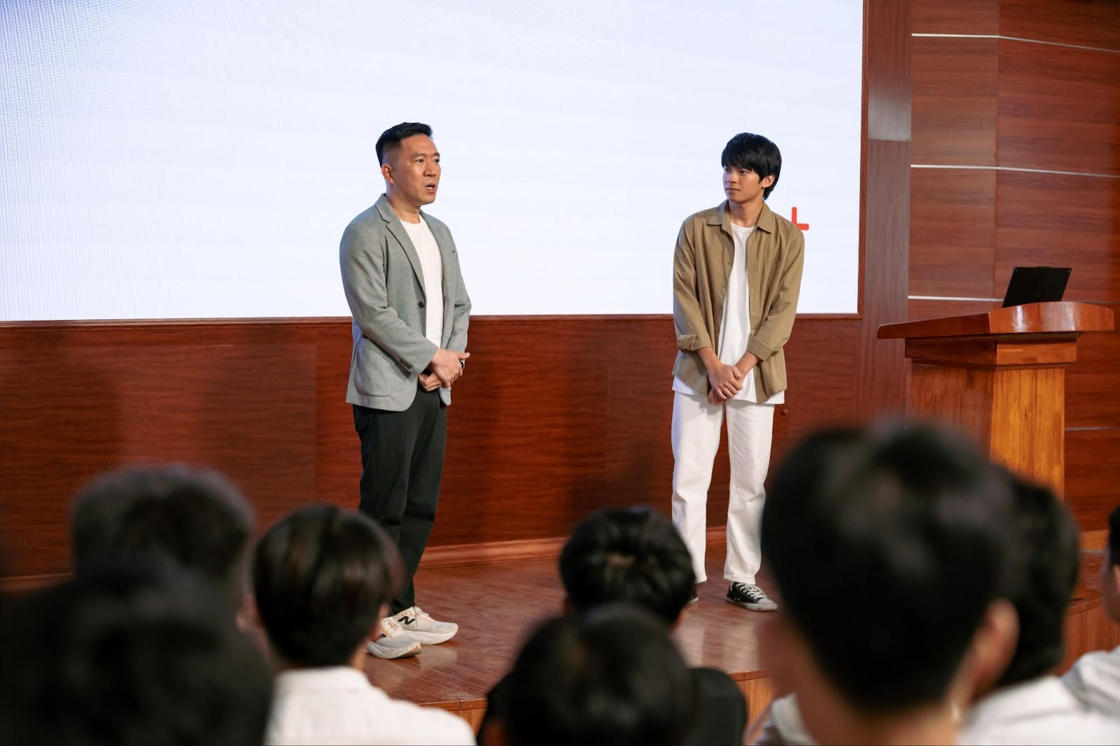 Phim "Bà đừng buồn con" bất ngờ đổi tên, đạo diễn hé lộ lý do phía sau- Ảnh 2. Phim "Bà đừng buồn con" bất ngờ đổi tên, đạo diễn hé lộ lý do phía sau- Ảnh 2.