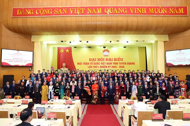 Mỗi cán bộ Mặt trận tỉnh Tuyên Quang phải thực sự sâu sát cơ sở, thường xuyên lắng nghe, thấu hiểu tâm tư nguyện vọng của Nhân dân- Ảnh 8. Mỗi cán bộ Mặt trận tỉnh Tuyên Quang phải thực sự sâu sát cơ sở, thường xuyên lắng nghe, thấu hiểu tâm tư nguyện vọng của Nhân dân- Ảnh 8.