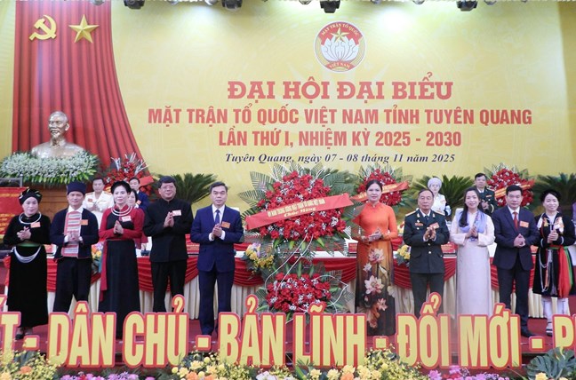 Mỗi cán bộ Mặt trận tỉnh Tuyên Quang phải thực sự sâu sát cơ sở, thường xuyên lắng nghe, thấu hiểu tâm tư nguyện vọng của Nhân dân- Ảnh 4. Mỗi cán bộ Mặt trận tỉnh Tuyên Quang phải thực sự sâu sát cơ sở, thường xuyên lắng nghe, thấu hiểu tâm tư nguyện vọng của Nhân dân- Ảnh 4.