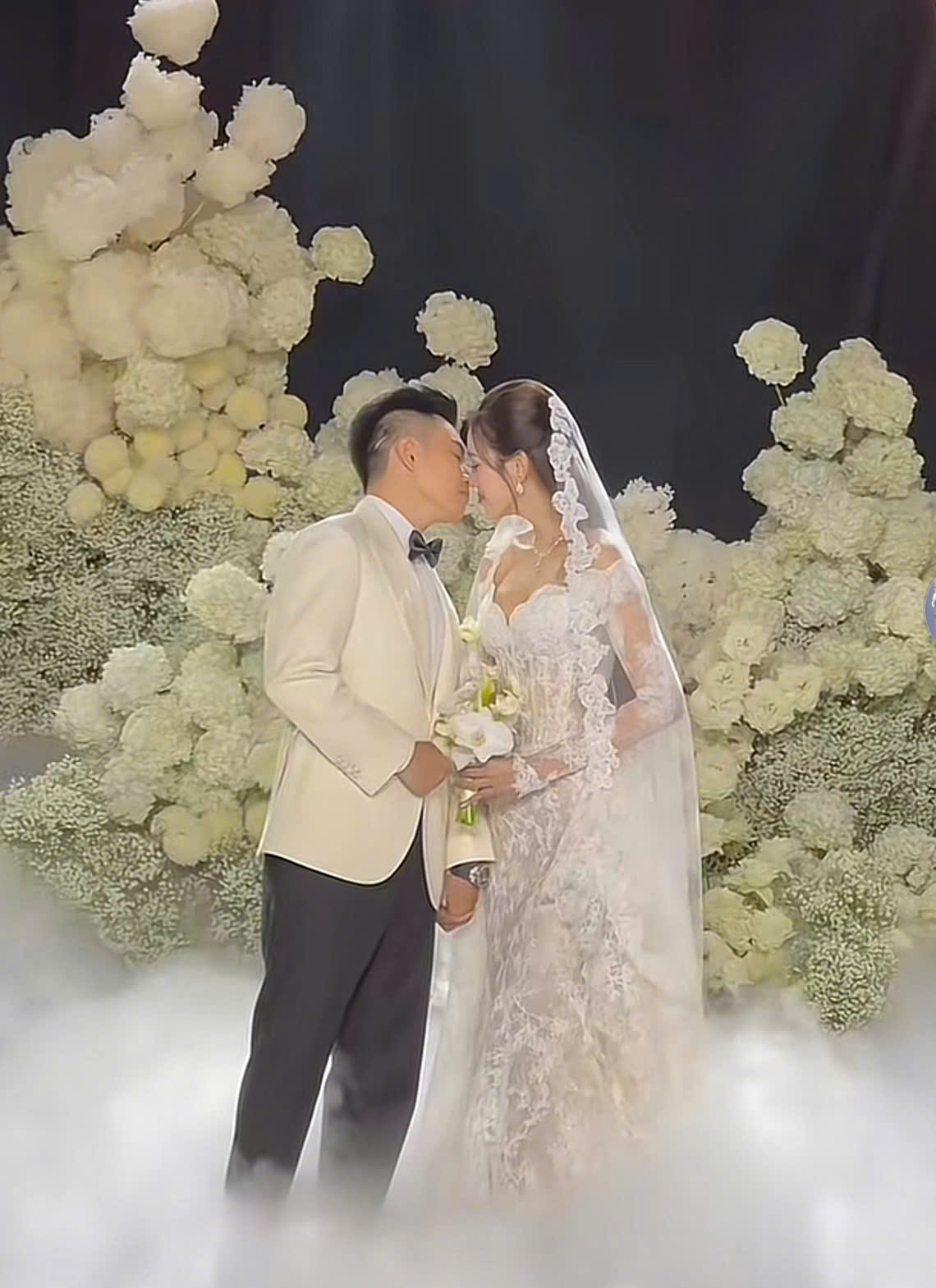 Dàn sao Việt hội ngộ chúc mừng đám cưới Đỗ Hà - Ảnh 2. Dàn sao Việt hội ngộ chúc mừng đám cưới Đỗ Hà - Ảnh 2.